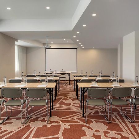 Ramada By Wyndham Bucharest Otopeni Airport Extérieur photo