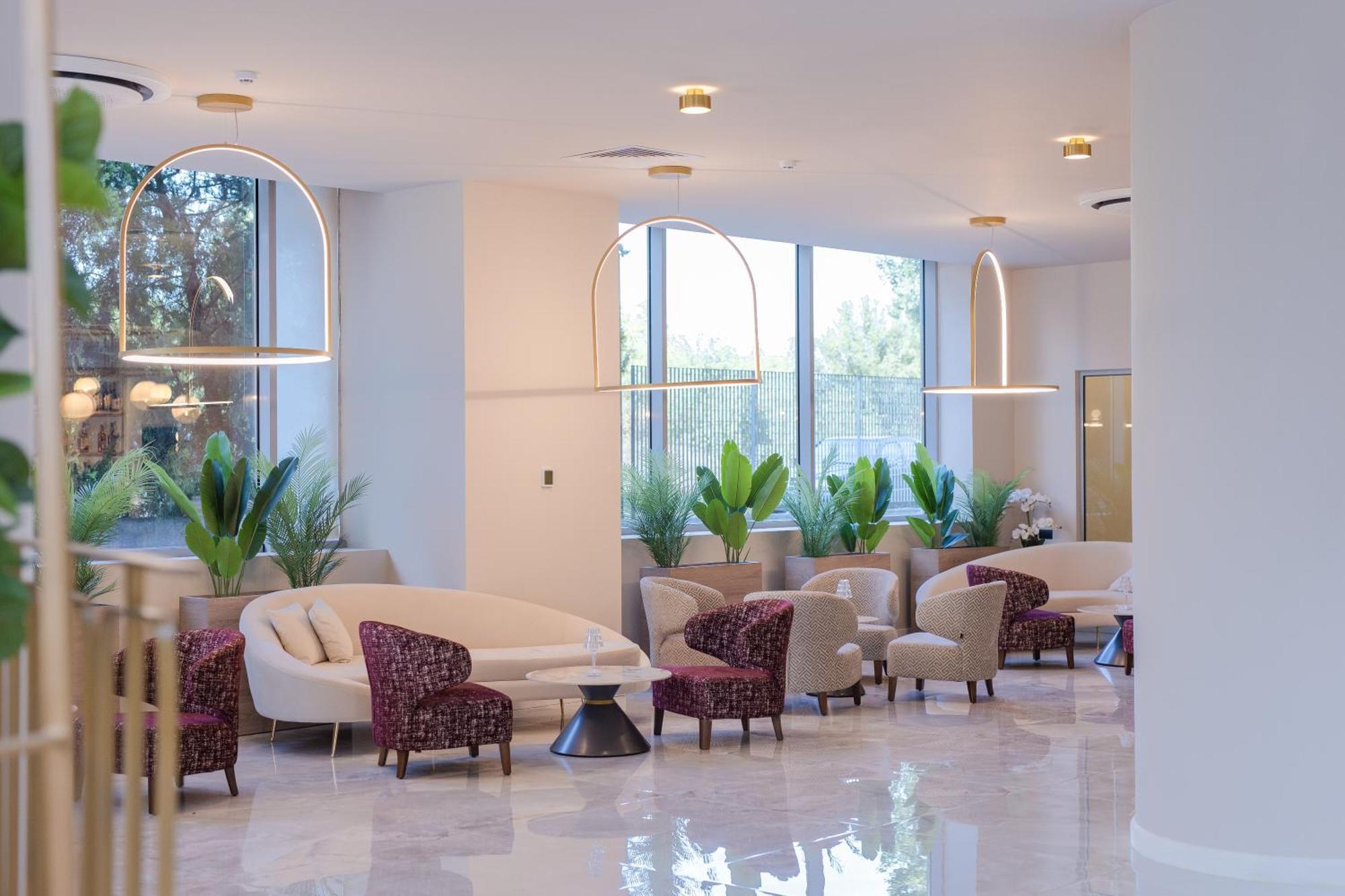 Ramada By Wyndham Bucharest Otopeni Airport Extérieur photo
