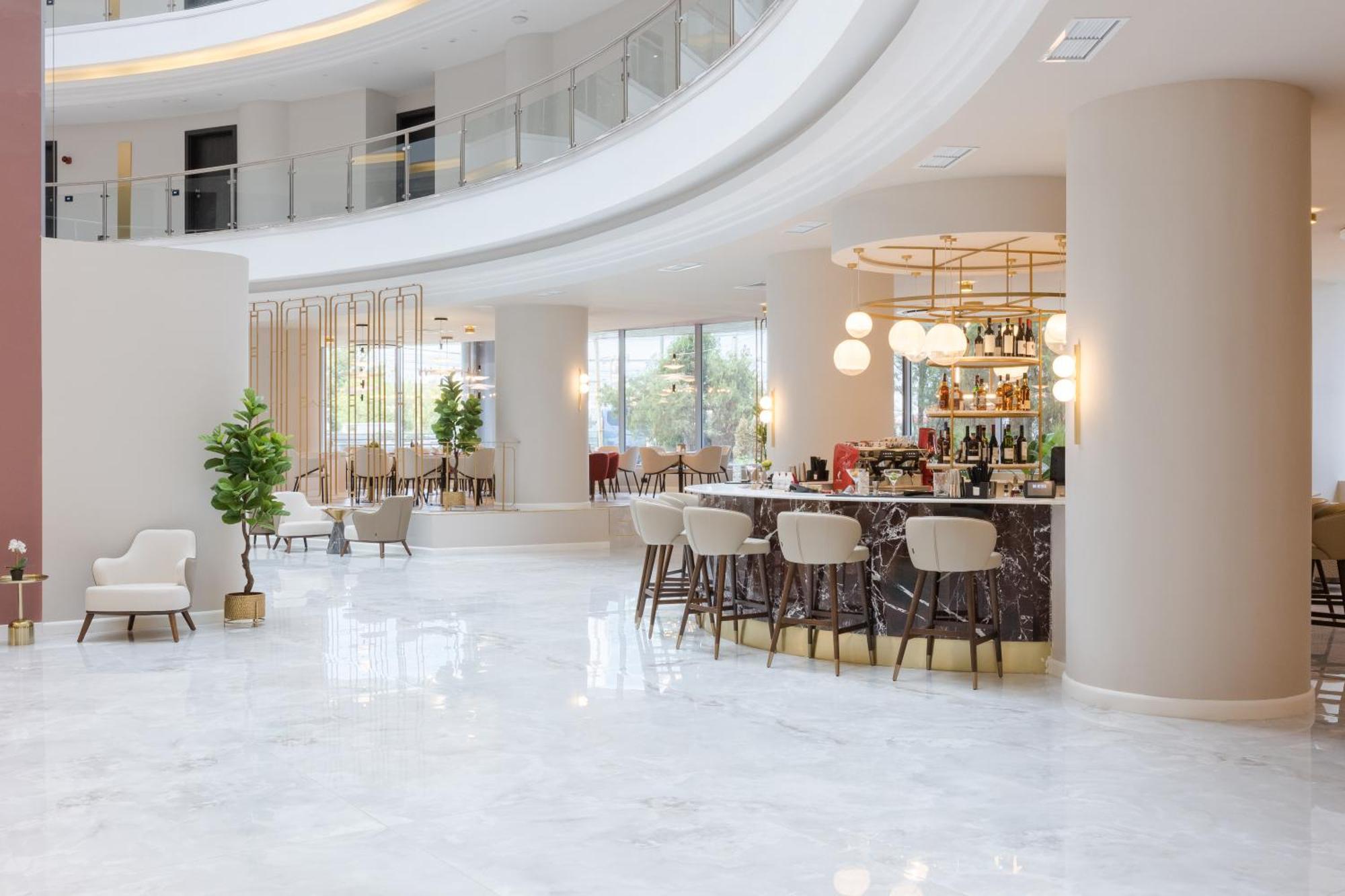 Ramada By Wyndham Bucharest Otopeni Airport Extérieur photo