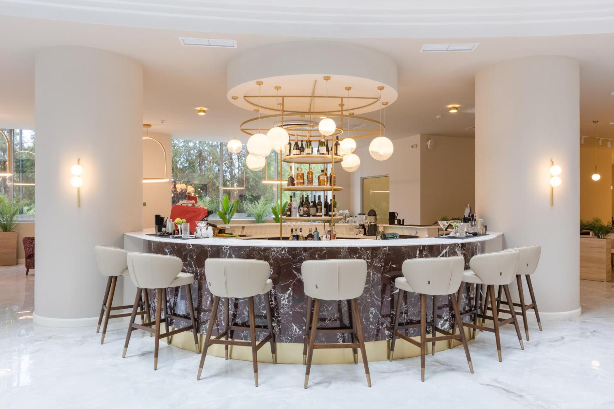 Ramada By Wyndham Bucharest Otopeni Airport Extérieur photo