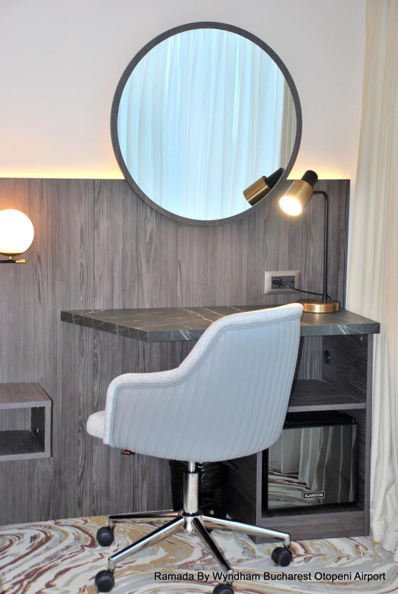 Ramada By Wyndham Bucharest Otopeni Airport Extérieur photo
