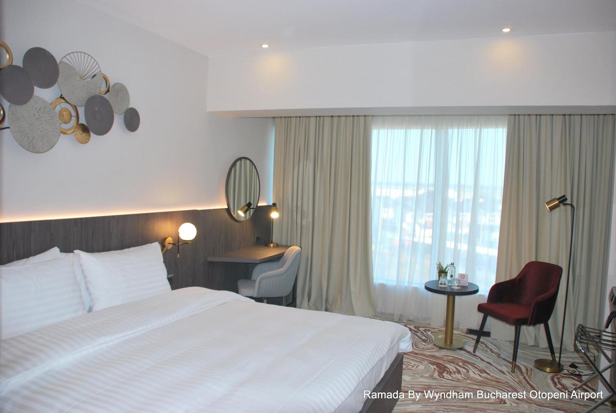 Ramada By Wyndham Bucharest Otopeni Airport Extérieur photo