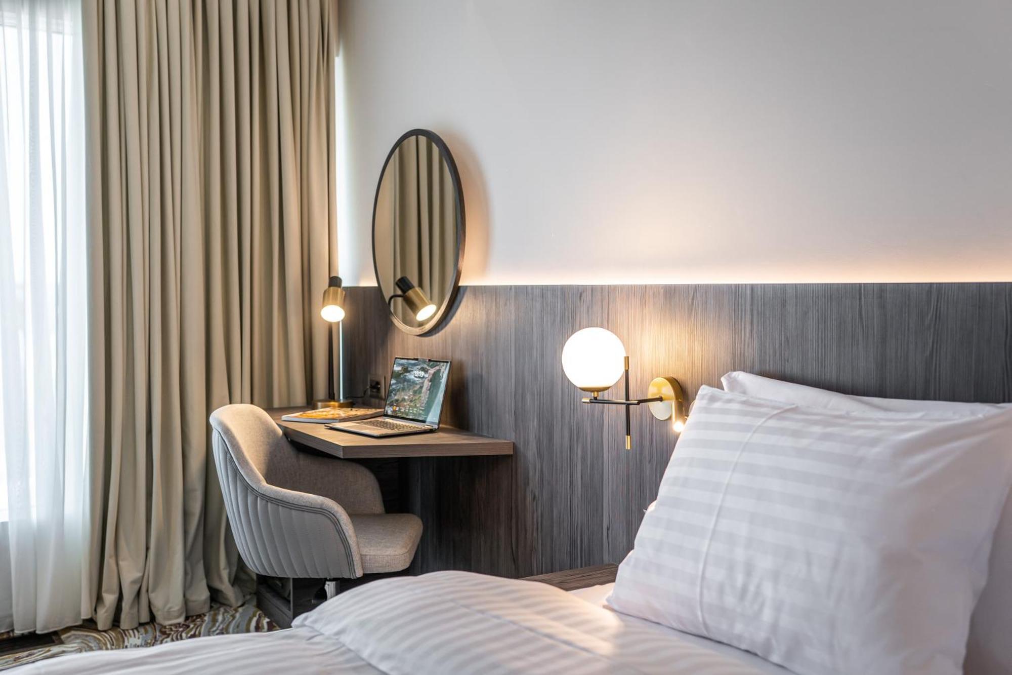 Ramada By Wyndham Bucharest Otopeni Airport Extérieur photo
