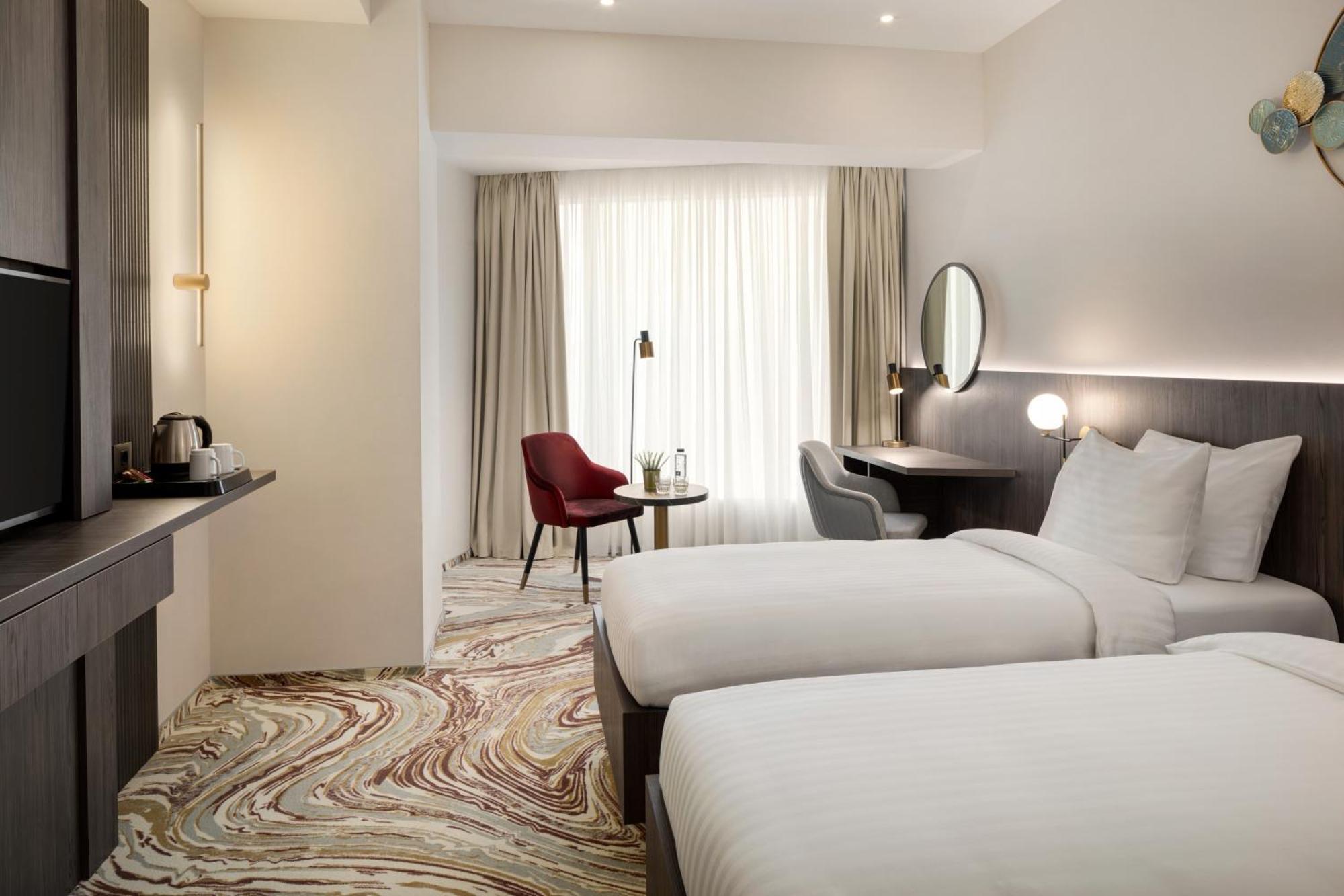 Ramada By Wyndham Bucharest Otopeni Airport Extérieur photo