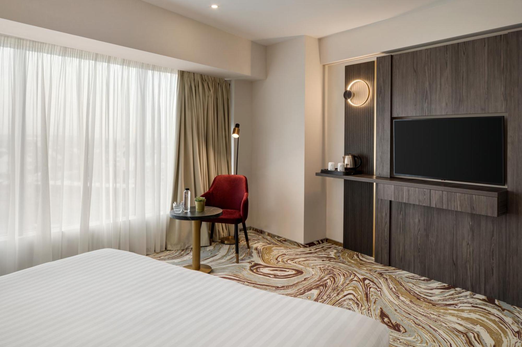 Ramada By Wyndham Bucharest Otopeni Airport Extérieur photo