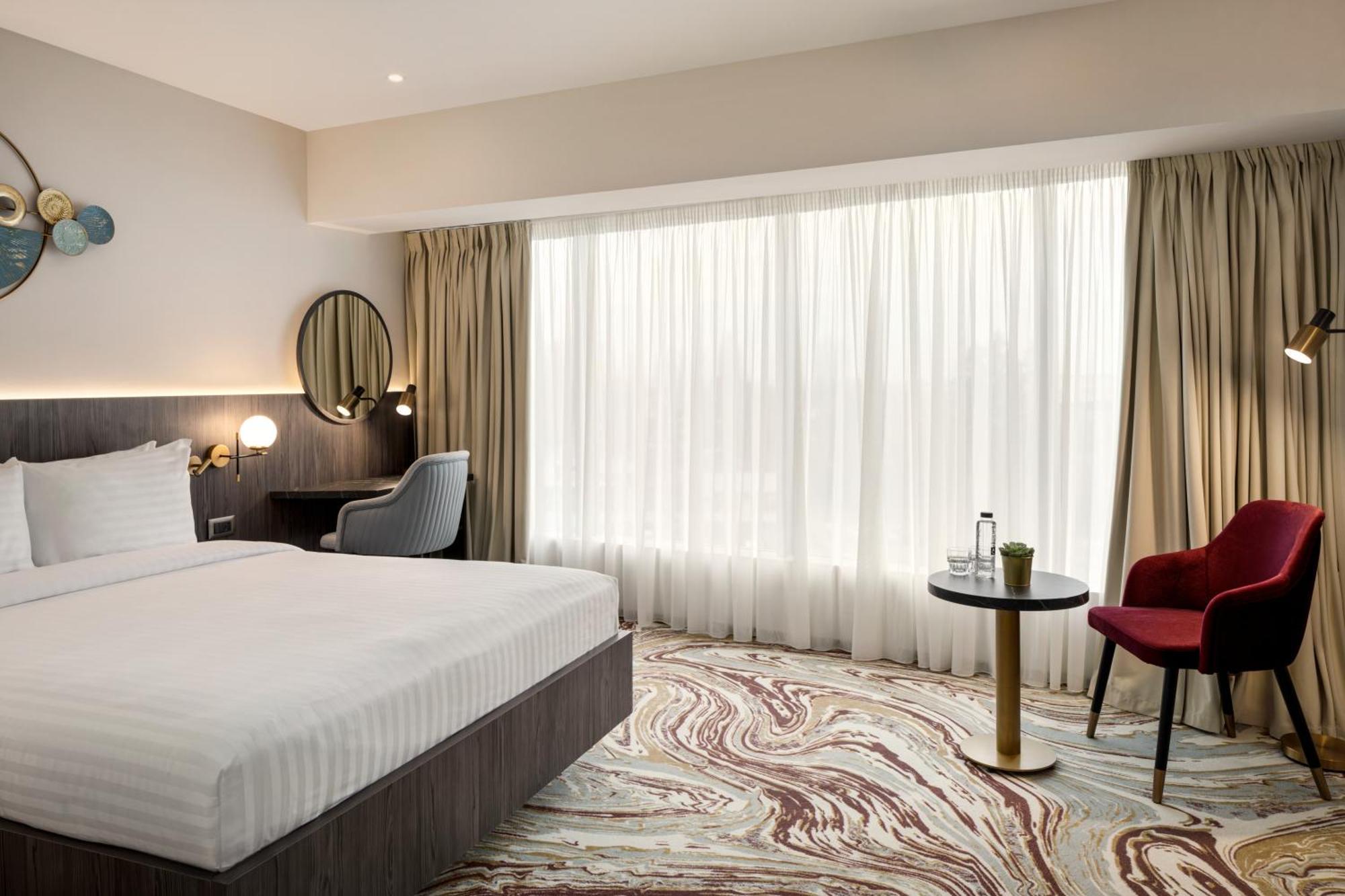 Ramada By Wyndham Bucharest Otopeni Airport Extérieur photo