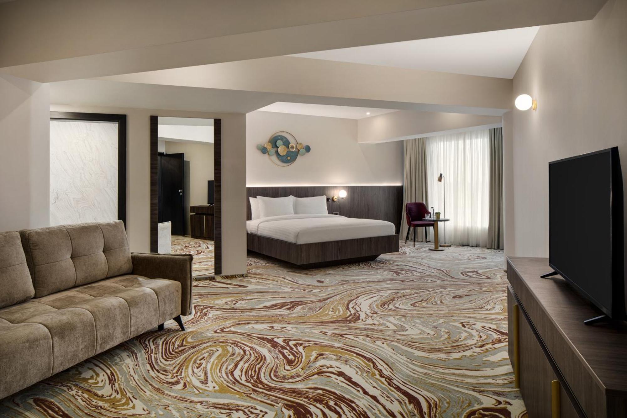 Ramada By Wyndham Bucharest Otopeni Airport Extérieur photo