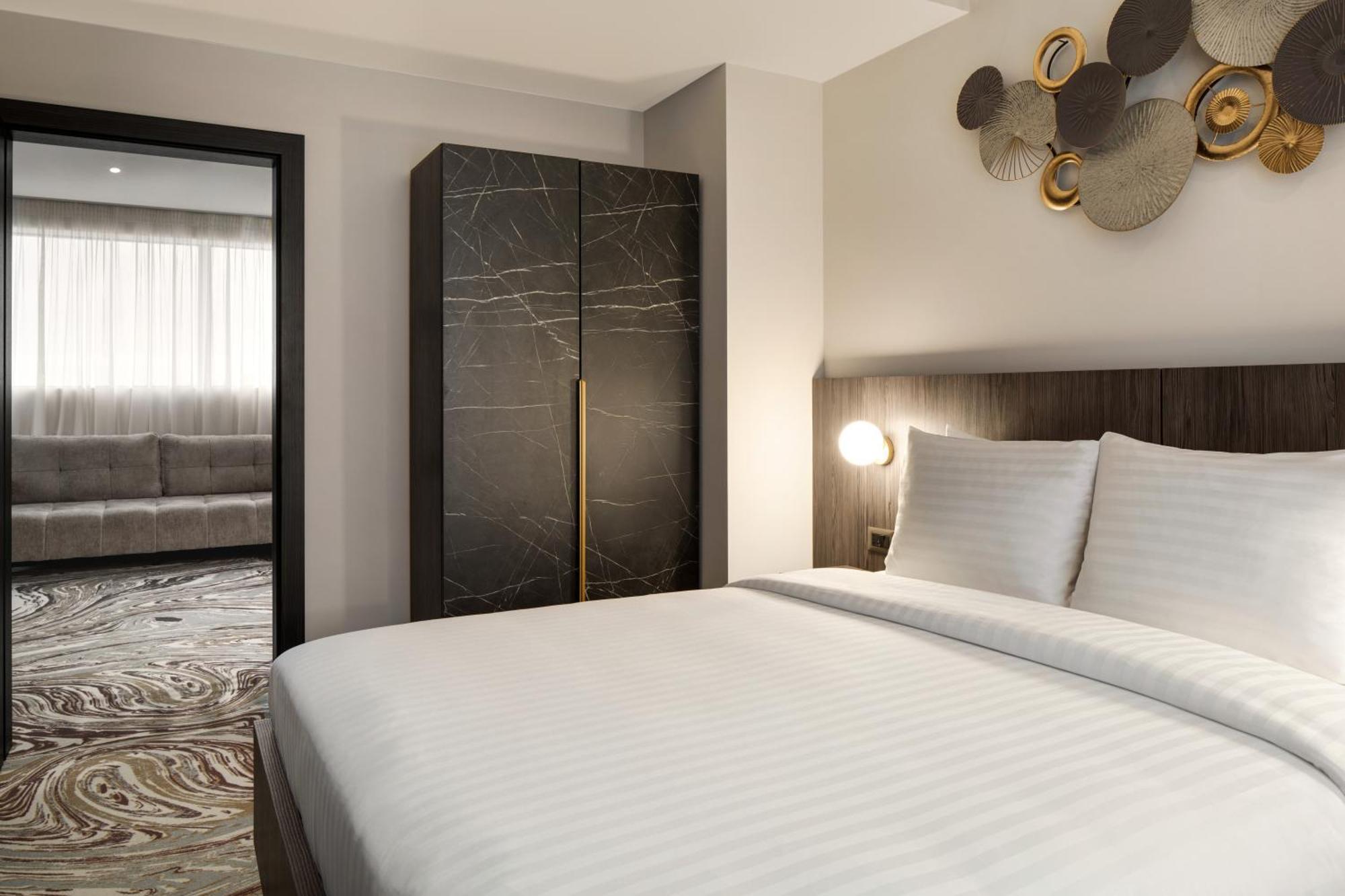Ramada By Wyndham Bucharest Otopeni Airport Extérieur photo