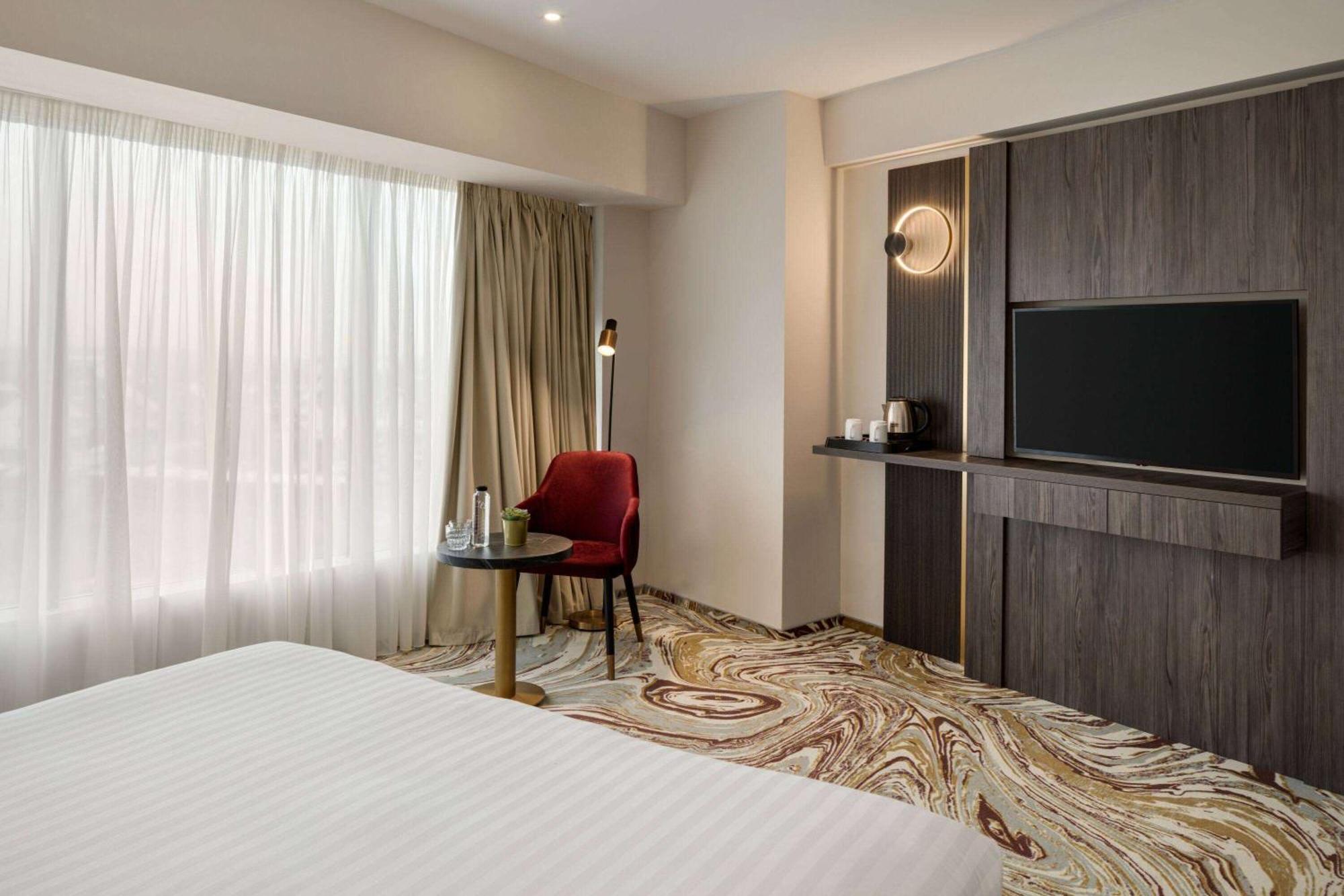 Ramada By Wyndham Bucharest Otopeni Airport Extérieur photo